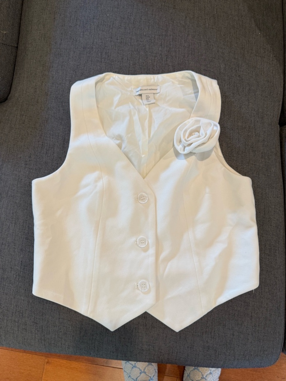 cupcakes & cashmere White V-Neck Floral Accent Vest